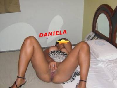 **DANIELA PIEL CANELA.. CUERPAZO NATURAL.. JOVENCITA