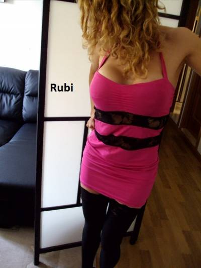 MADURITA CON CURVAS JUGUETONA