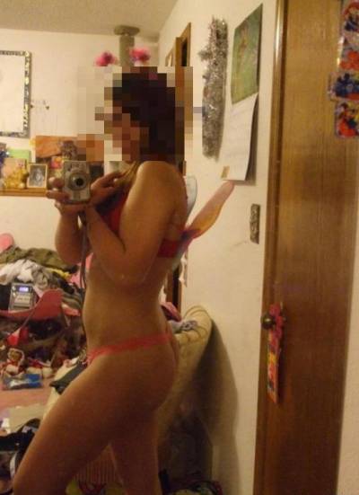 CELIA UNA NENITA VICIOSA TE LA CHUPO DE RODILLAS SALIDAS LAS