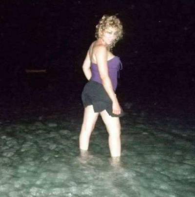 CHICA NUEVA EN ALCANTARILLA