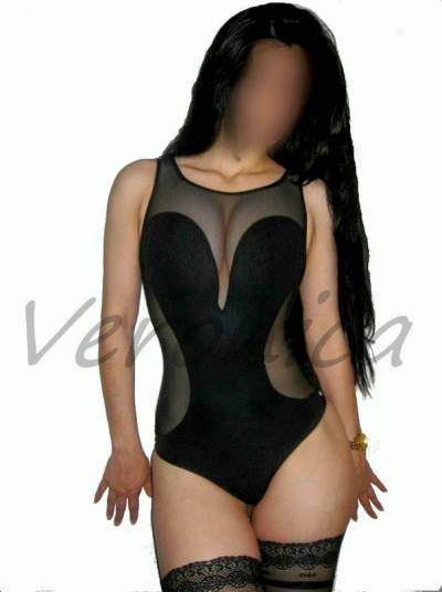 JOVENCITA CANARIA CON UN CUERPAZO Y UNA CARITA PARA VOLVERSE