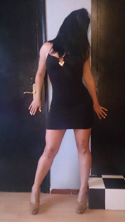 MIA UNA CUBANA PRECIOSA CON UN CUERPAZO DE VICIO