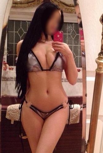 LARA, LA PEQUE QUE TE HARÁ VIBRAR CON MIS CURVAS Y SEXO SIN