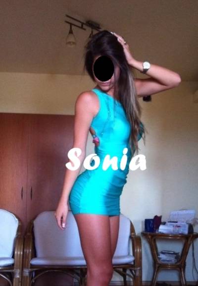 3 AMIGAS CARIÑOSAS Y BESUCONAS HASTA LAS 22H EN C/ROSSELLO C