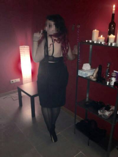 DOMINA JOVEN. ESTRICTA Y PROTECTORA