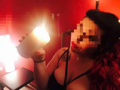 DOMINA JOVEN. ESTRICTA Y PROTECTORA