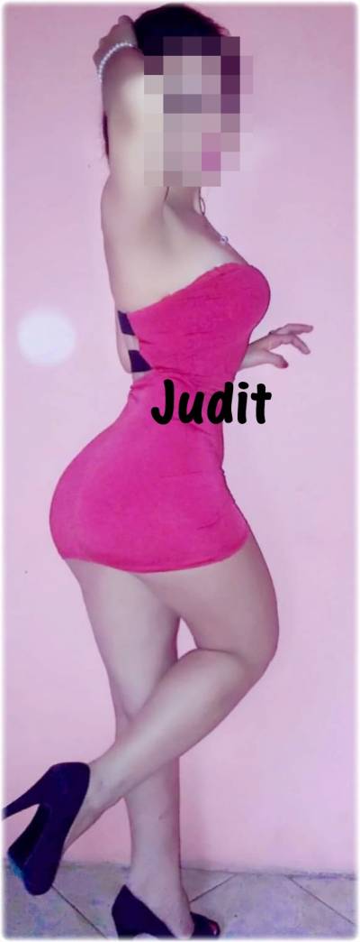 JUDIT CARIÑOSA Y SENSUAL EN C/ROSSELLO – MARINA
