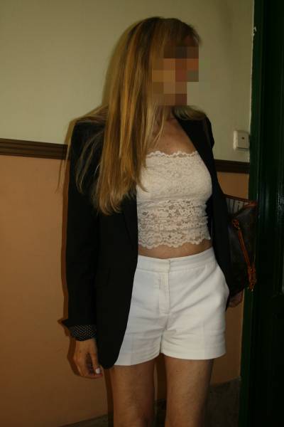 CARLA . ELEGANTE, MUJER MADURA, ESPAÑOLA,