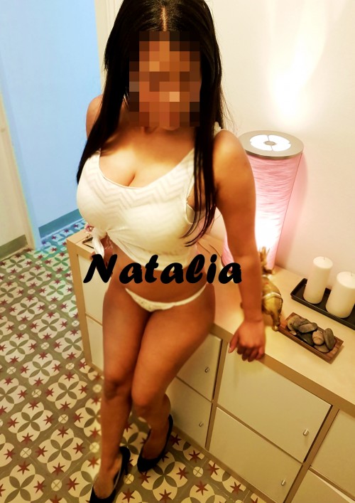 NATALIA CUBANA FOGOSA EN ROSSELLO-MARINA. TARIFAS DESDE 40E