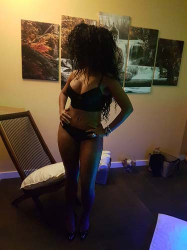 BELL UNA MORBOSA MASAJISTA UNIVERSITARIA DOCTORADA EN EROTIS