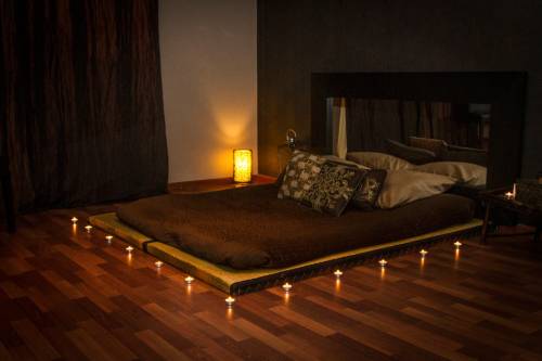 SE NECESITAN ESCORTS DE ALTO ESTANDING EN IMPORTANTE SALON D