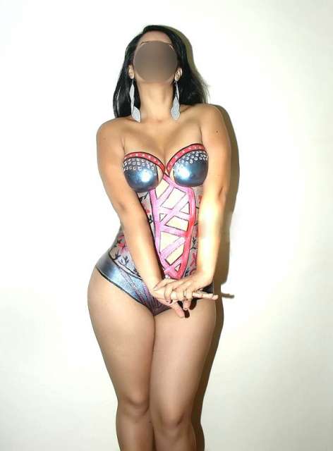 LATINA ARDIENTE__GRIEGO PROFUNDO Y MAS