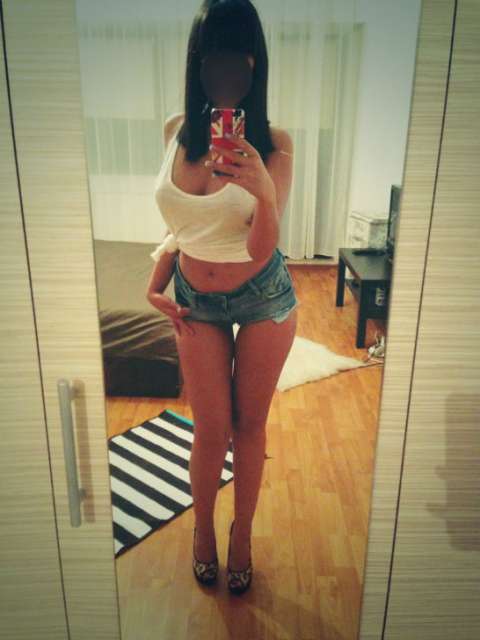 SOY UNA MORENA APASIONADA POR EL GRIEGO PROFUNDO!!