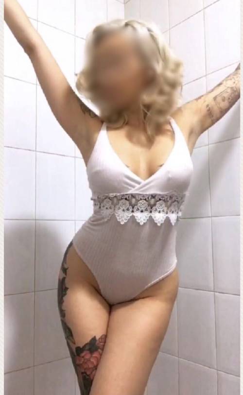 SI LLUEVE Y TE DA PEREZA SALIR NOSOTRAS VENIMOS HOTEL