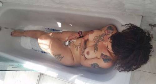 EVA, ESPAÑOLA LIBERAL BUSCA MACHOS