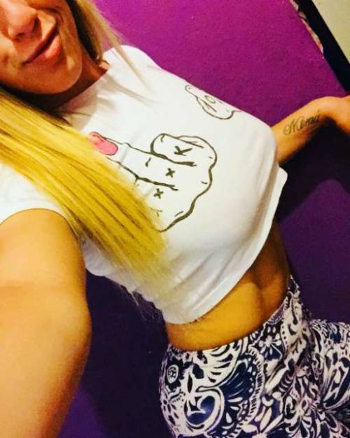 RUBIA JOVEN MORBOSA SUPER GUARRA
