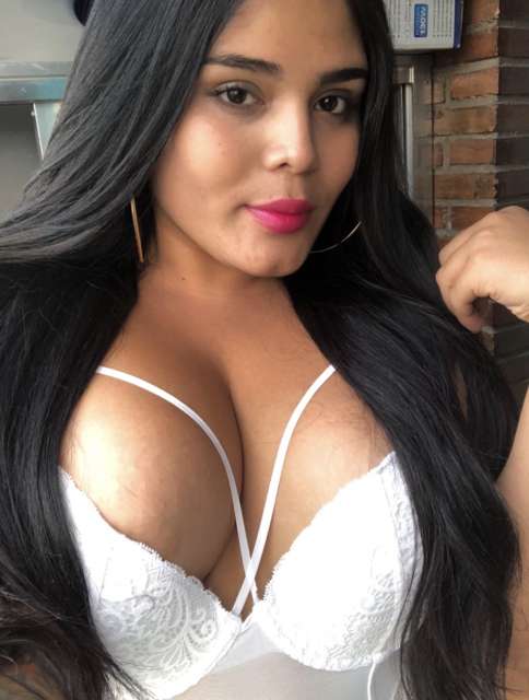 TRANSEXUAL COLOMBIANA BELLA Y FOGOSA