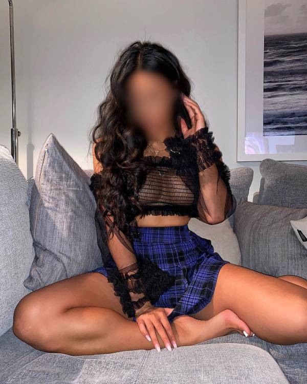 ALINA: SOY UNA JOVENCITA MORENA JAMAICANA 631210117