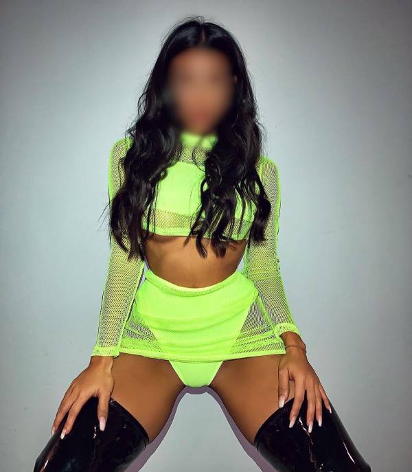 ALINA: SOY UNA JOVENCITA MORENA JAMAICANA 631210117