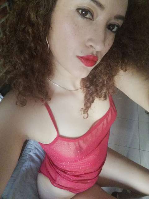 ANA, PELIRROJA PELO RIZADO 100%REAL, CUZCO