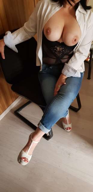 OJO! UNA ABUELA. . . CON CUERDA PARA RATO