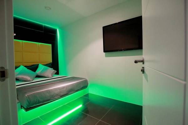 SE PRECISAN SEÑORITAS PARA LOCAL DE LUJO EN BARCELONA 683273