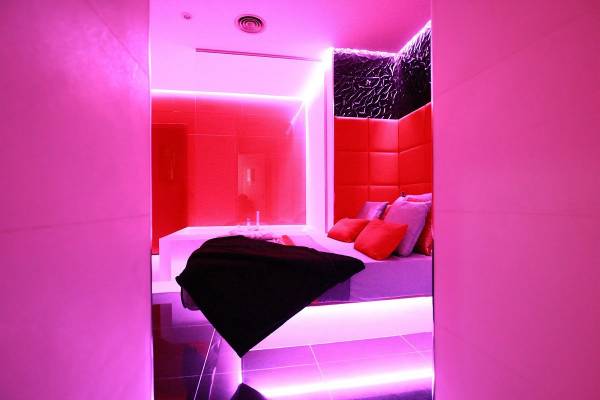 SE PRECISAN SEÑORITAS PARA LOCAL DE LUJO EN BARCELONA 683273