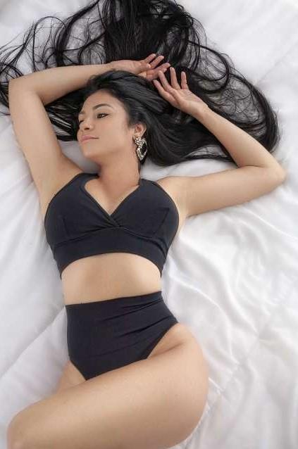 nueva eyaculacion cuerpo por la zona tetas