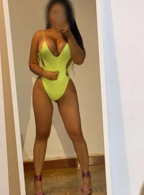 jovencita delgadita guapisima super tetas