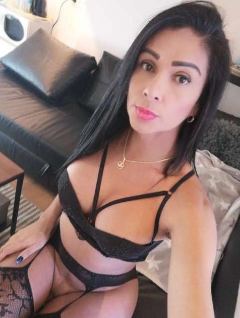 hambrienta para darte besos con lengua polla mi