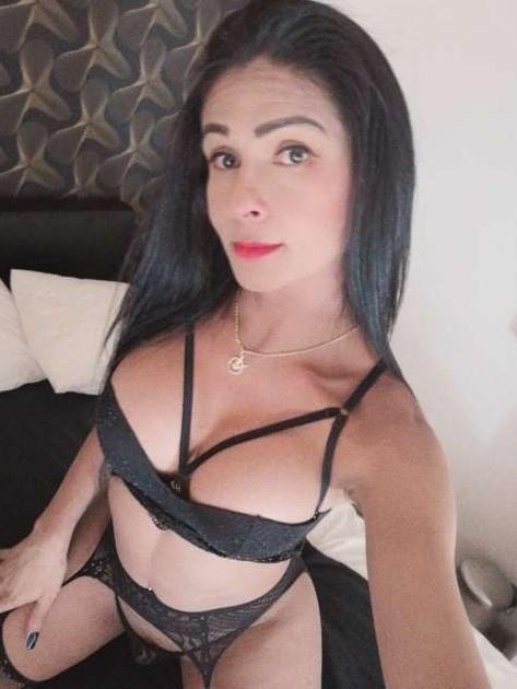 hambrienta para darte besos con lengua polla mi