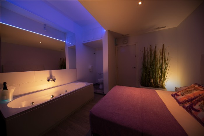 JACUZZI, COPAS GRATIS DE BIENVENIDA, BOTELLAS DE C
