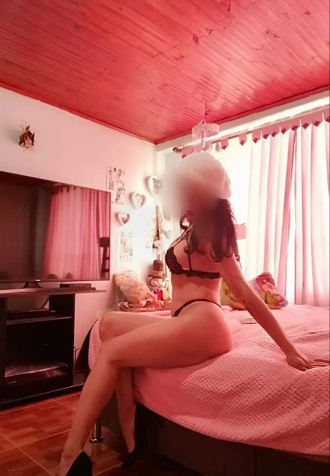 LESBIANA DISPUESTA A DARTE TODO 24H