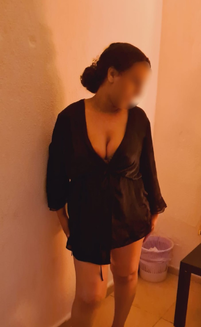 marroqui jovencita con un buen trasero y morbosa