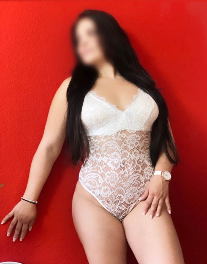 COLOMBIANA TRAVIESA SE ENCUENTRA BIEN HUMEDA