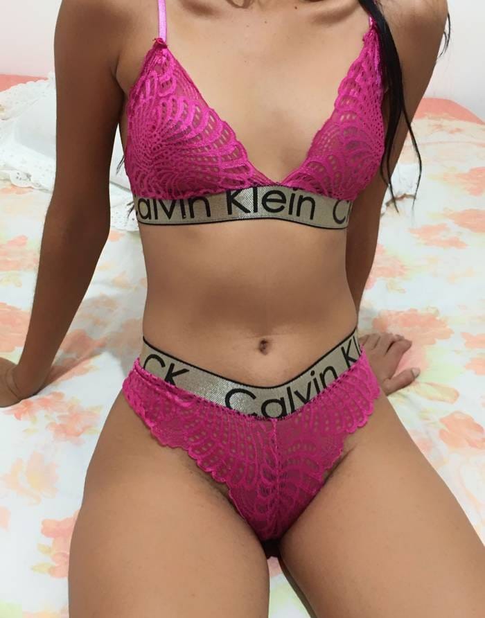 SOMOS UNAS AMIGUITAS VICIOSAS MUY PUTITAS SALIDAS