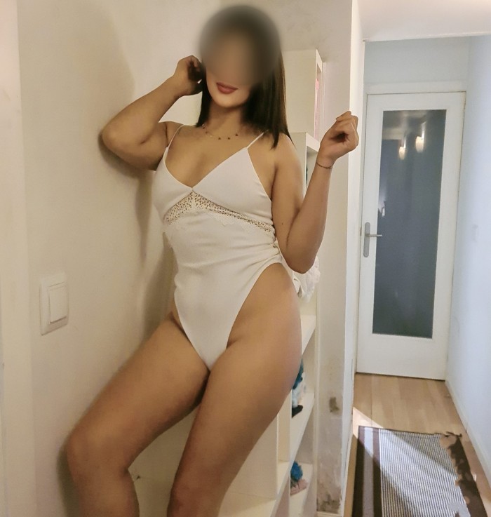 SOMOS UNAS AMIGUITAS VICIOSAS MUY PUTITAS SALIDAS