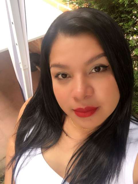 Colombiana con el coño húmedo y ganas de fiesta