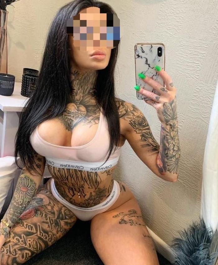 ESPAÑOLA NENITA DIVINA*LA CHUPA A PELO ENTERITA*