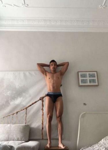 CHICO JOVEN, MUY COMPLACIENTE, FLIPARÁS