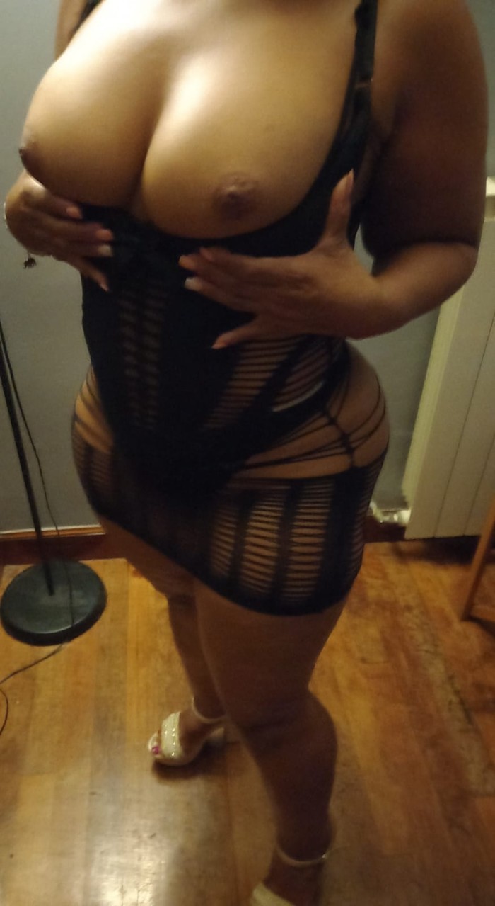 MADURITA MULATA CON CULAZO JUGOSO