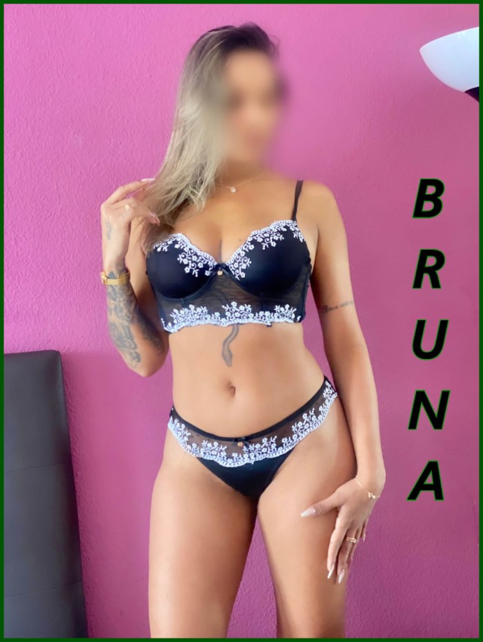 HERMOSA BRASILEÑA MOROSA CON GANAS DE SEXO