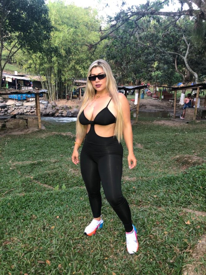 RUBIA TETONA. . . FIESTERA A TOPE 100%