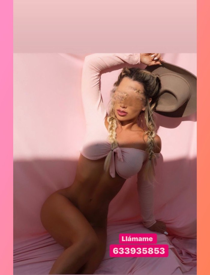 LATINA EXPERTA EN CARICIAS Y DOMINACIÓN.