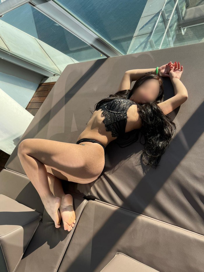 MEGAN  CON UNAS CURVAS ADICTIVAS, CUERPO DE INFART