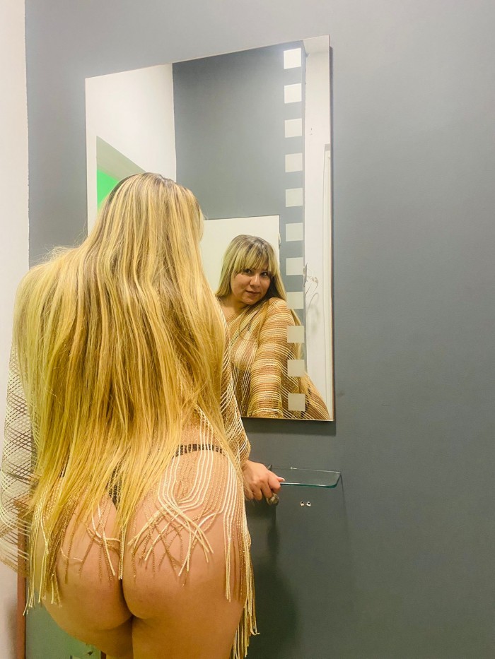 SENSACIONAL CURVI RUBIA VEN Y DAME TODA TU LECHE!