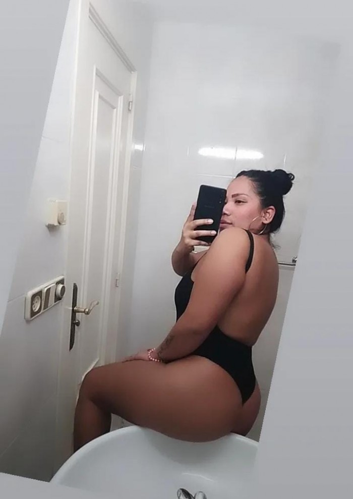 SOY UNA SCORTS  PRECIOSA CON CURVAS NATURALES VEN