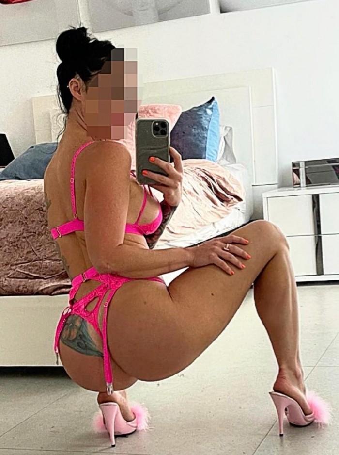 ANA, SERE TU DIOSA CATALANA, BIEN MORBOSA