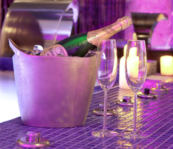 NOCHES DE APASIONADO SEXO EN ESPECTACULAR JACUZZI!