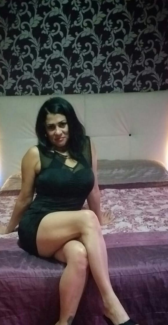 ELY,SEDUCTORA Y TRAVIESA